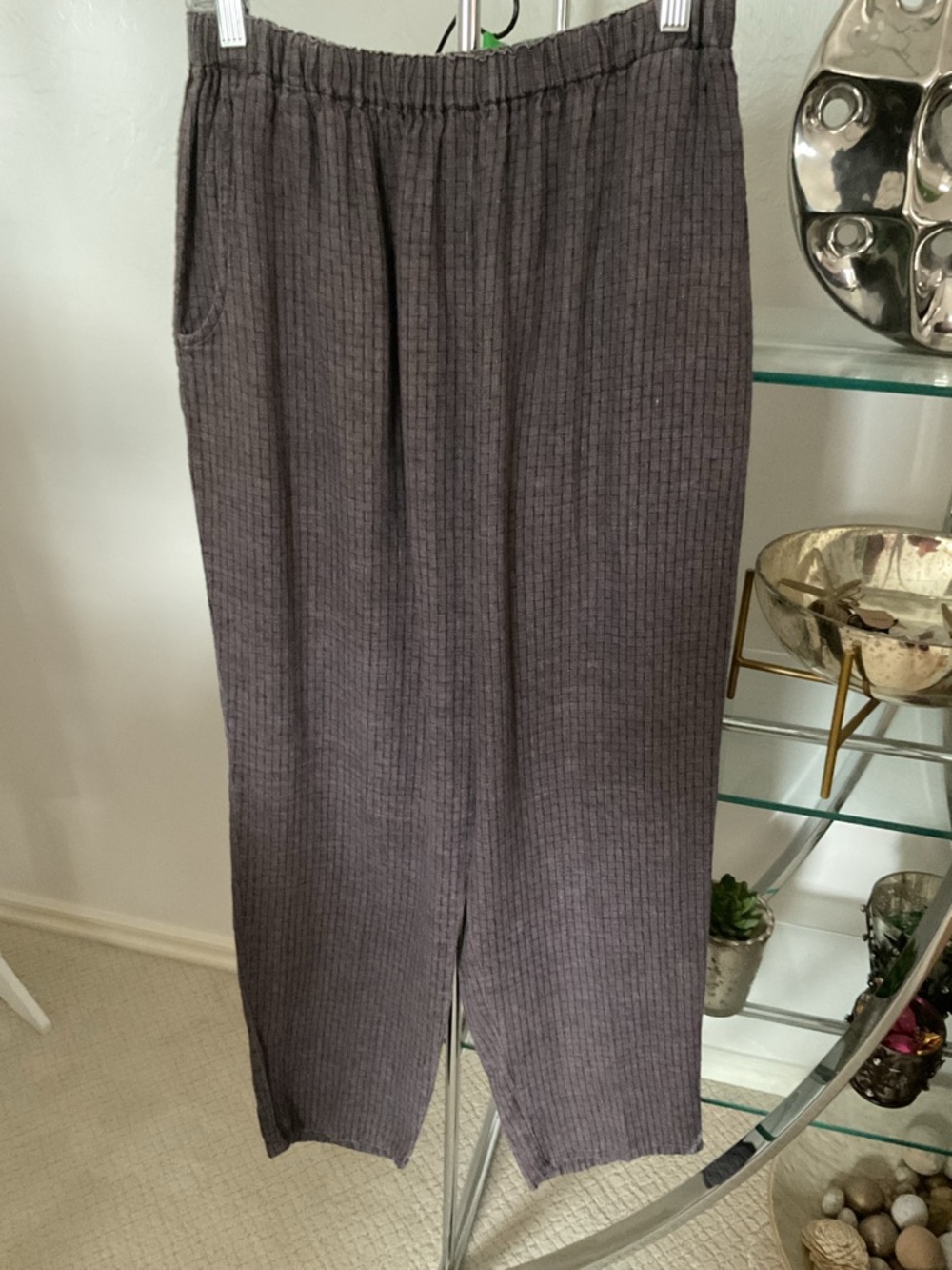 Flax linen pull on pants with side pockets. Tapering legs.
